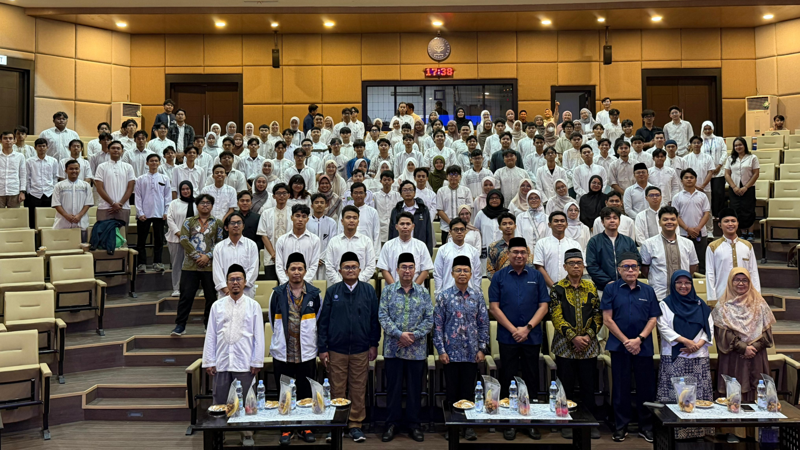 Read more about the article Berbuka dan Bergerak Bersama: Menginspirasi dan Memberi Dampak, 200 Ketua Ormawa IPB Berkumpul dalam Silaturahmi Ramadhan