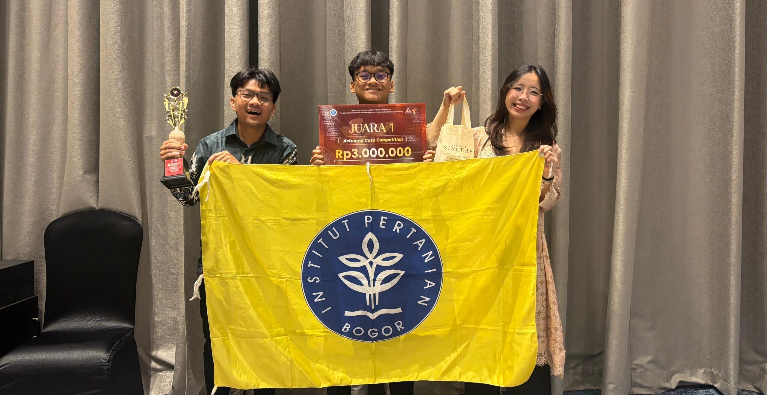 Read more about the article Bertaji di Bidang Aktuaria, Delegasi IPB University Raih Juara 1 di Mathematical Challenge Festival ITB 2026