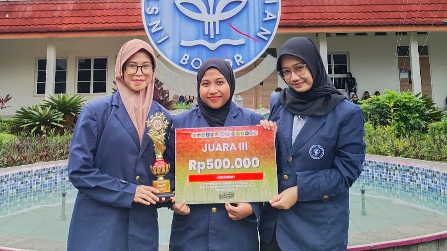 Read more about the article Mahasiswa FEM Raih Juara 3 Nasional Videografi VSE 2025 Melalui Konten Edukatif Mengenai Isu Kesehatan Berkelanjutan